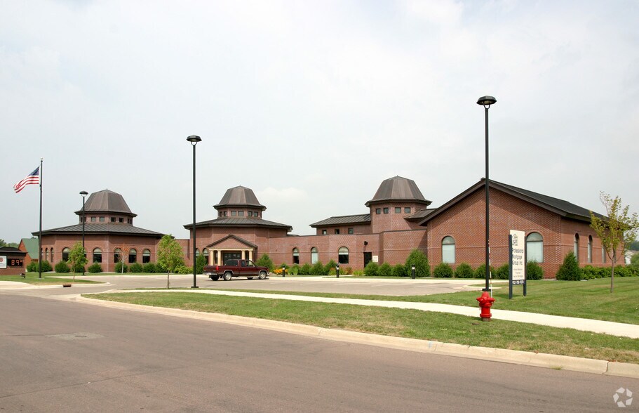 Primary Photo Of 1201 NE 1st St, New Prague Office For Sale