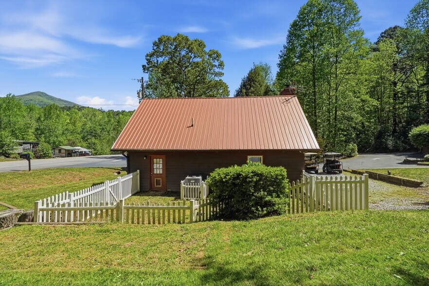 More Photos Of 5730 Highway 356, Sautee Nacoochee Specialty For Sale