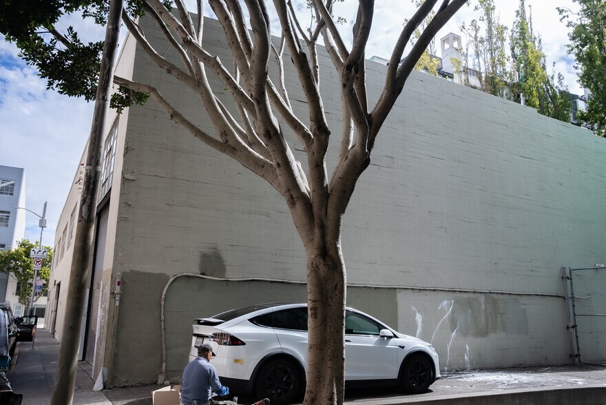 More Photos Of 650 Harrison St, San Francisco Flex For Lease