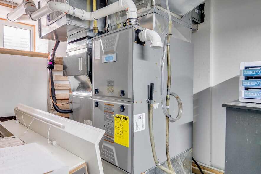 More Photos Of 201 Queen St S, Mississauga Storefront Retail Office For Sale