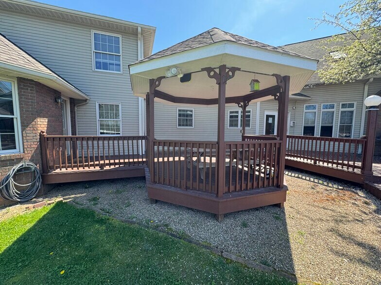 More Photos Of 1173 Manchester Ave SW, North Lawrence Office Residential For Sale