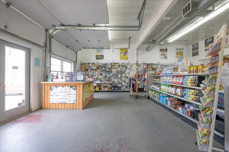 More Photos Of 323 Clarks Falls Rd, North Stonington Freestanding For Lease