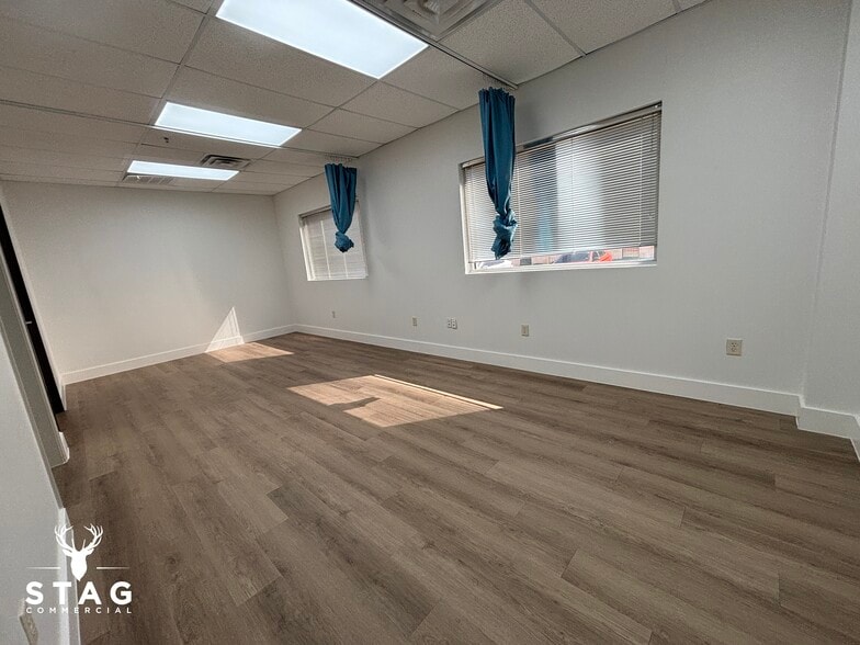 More Photos Of 571 W Main St, Lewisville Medical For Lease