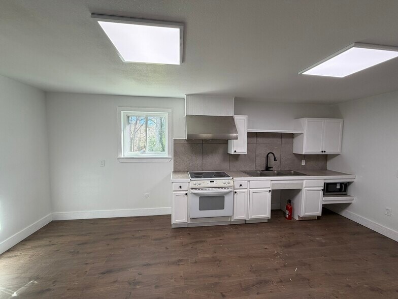 More Photos Of 1714 Erin St, Jackson Medical For Sale