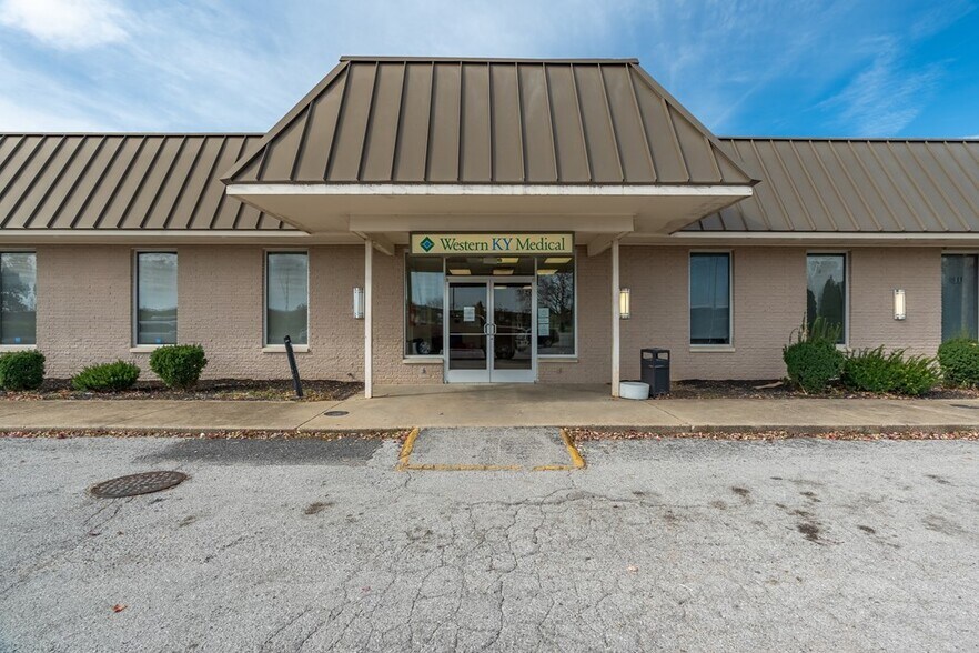 More Photos Of 4011 Fort Campbell Blvd, Hopkinsville Storefront Retail Office For Sale