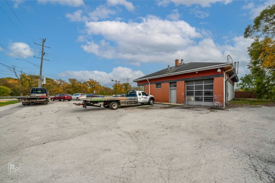 More Photos Of 2010 S River Rd, Des Plaines Auto Dealership For Sale