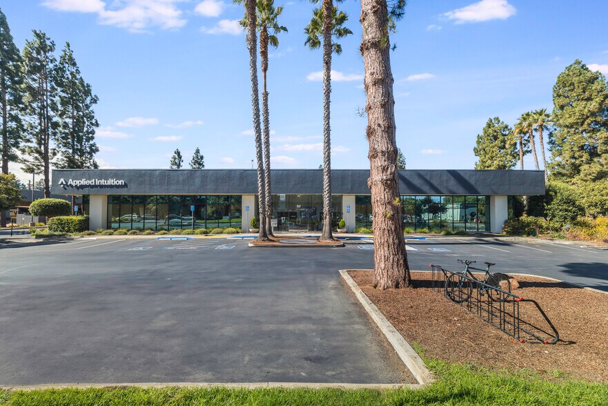 More Photos Of 82 Pioneer Way, Mountain View Research And Development For Lease