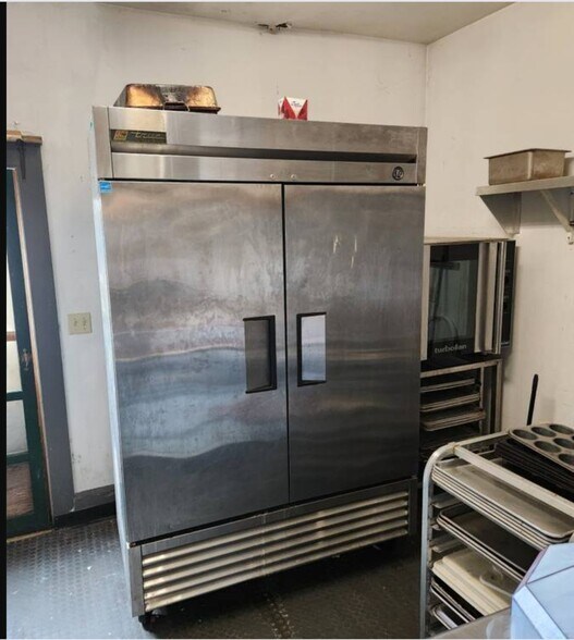 More Photos Of 64 Main St, Vinalhaven General Retail For Lease