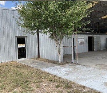 More Photos Of 3379 N Highway 281, Alice Warehouse For Lease