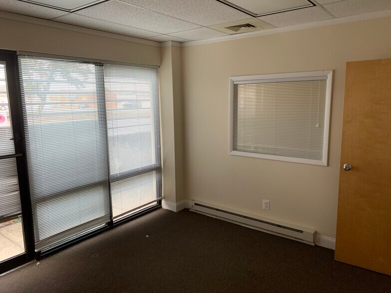More Photos Of 602 S King St, Leesburg Office For Lease
