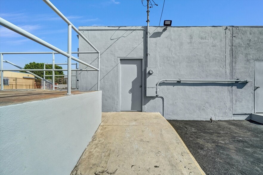 More Photos Of 520 W Pacific Coast Hwy, Long Beach Flex For Sale