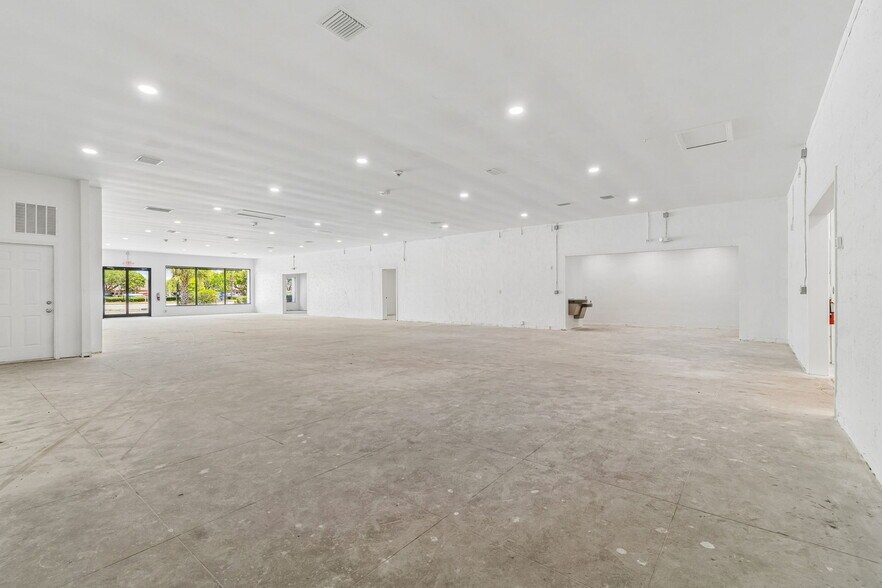 More Photos Of 1956 Kingsley Ave, Orange Park General Retail For Sale