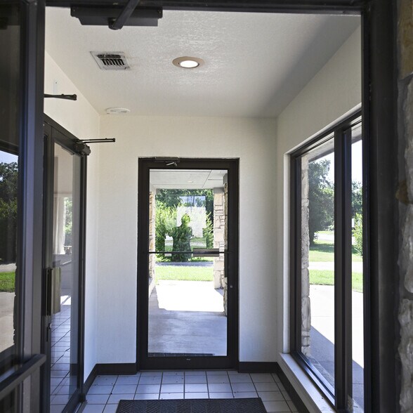 More Photos Of 117 Gordon Rd, Mingus Bank For Lease