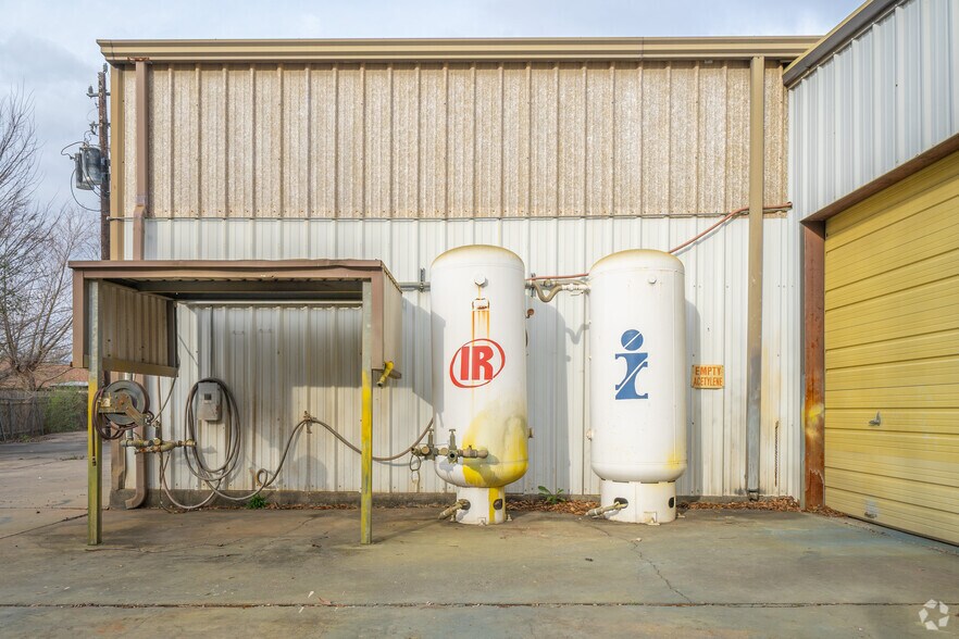 More Photos Of 1305 W Jackson Ave, Pasadena Manufacturing For Sale