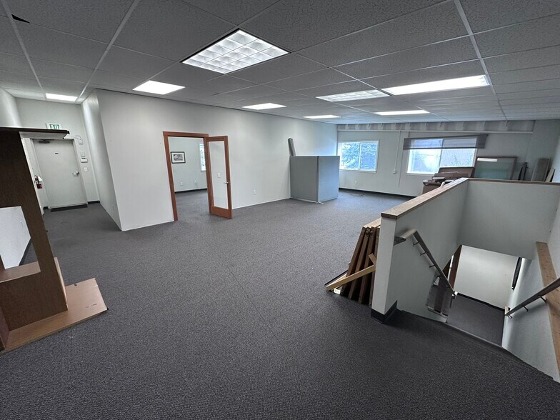 More Photos Of 2203 Queen St, Bellingham Flex For Lease