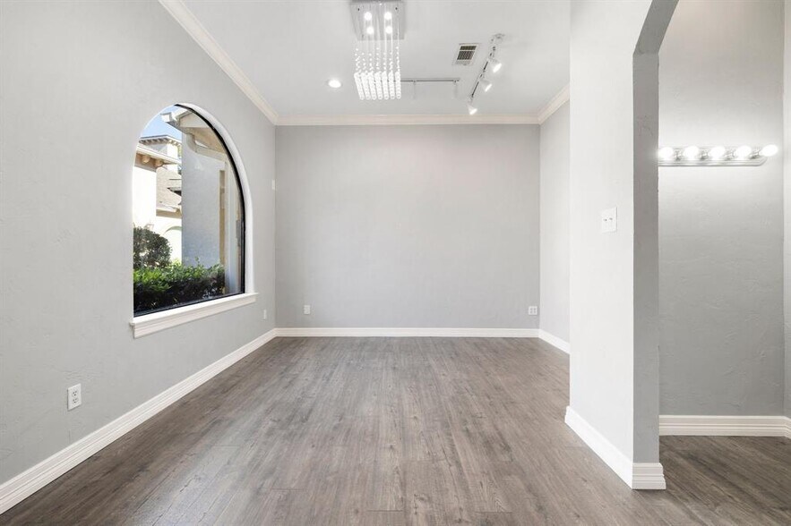 More Photos Of 12832 Willow Centre Dr, Houston Office Residential For Sale