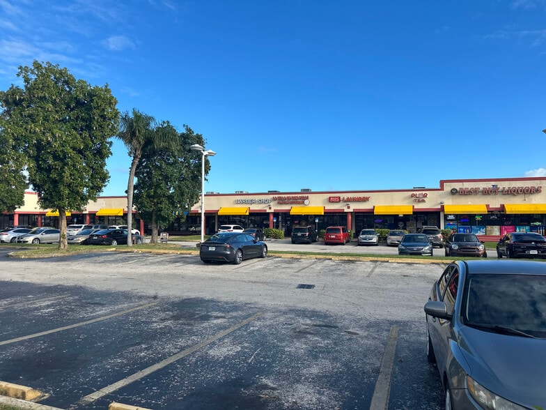 Primary Photo Of 19325-19371 S Dixie Hwy, Miami Storefront For Lease