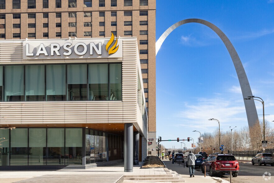 More Photos Of 100 N Broadway, Saint Louis Office For Lease