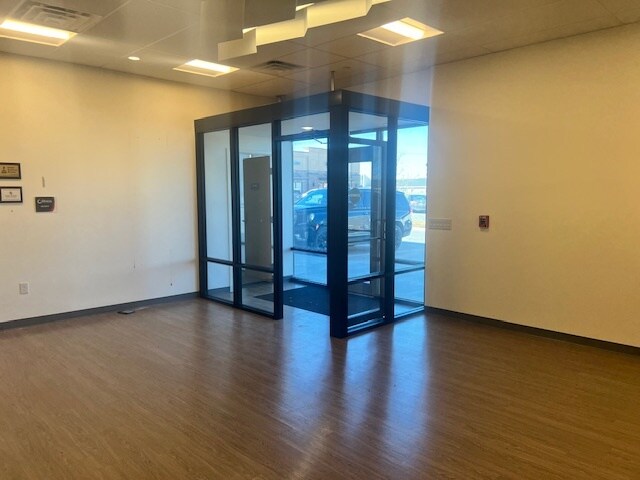 More Photos Of 754 W Gold Coast Rd, Papillion Storefront Retail Office For Lease