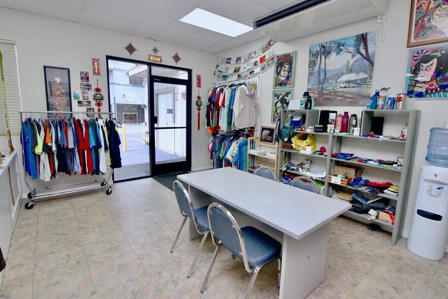 More Photos Of 524 Kalihi St, Honolulu Service For Sale