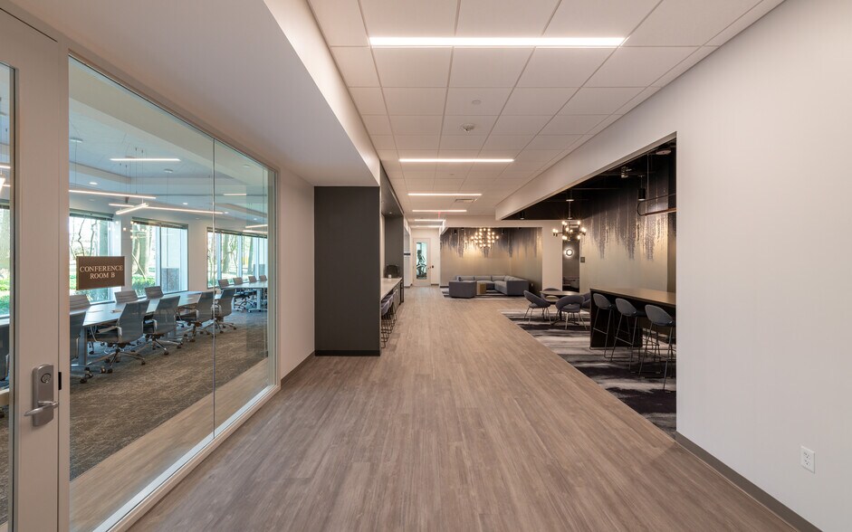 More Photos Of 3130 Fairview Park Dr, Falls Church Office For Lease