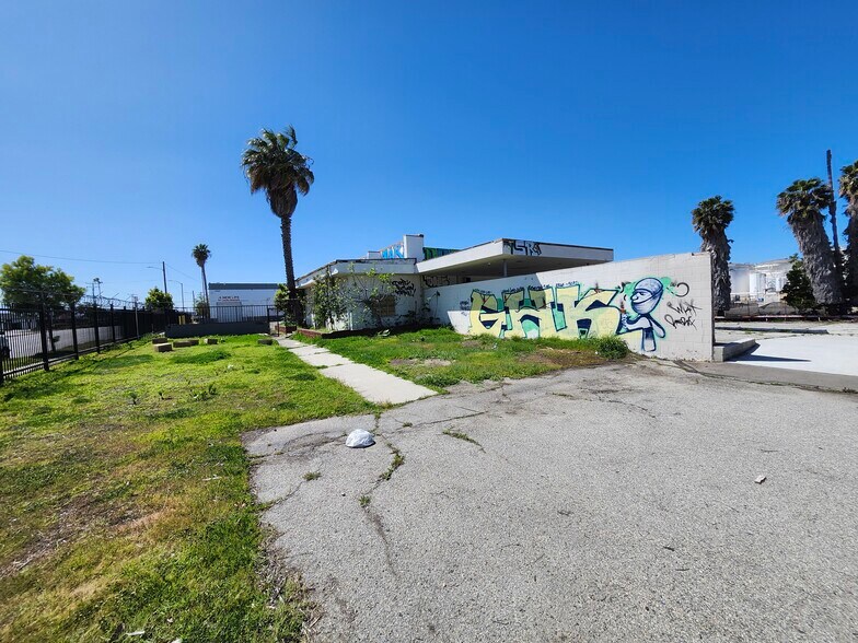 More Photos Of 13501 S Main St, Los Angeles Warehouse For Sale