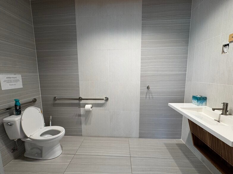 More Photos Of 495 N Old Newport Blvd, Newport Beach Medical For Lease