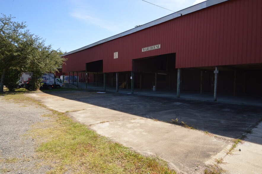 More Photos Of 239 Jones Rd, Jacksonville Warehouse For Lease