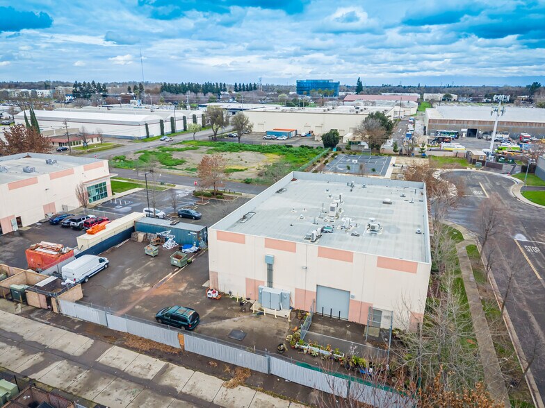 More Photos Of 1030 N D St, Sacramento Light Manufacturing For Sale
