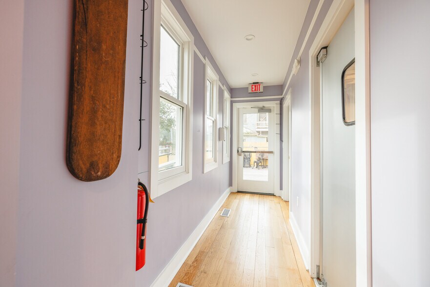 More Photos Of 9 W 43rd St, Savannah Office For Lease