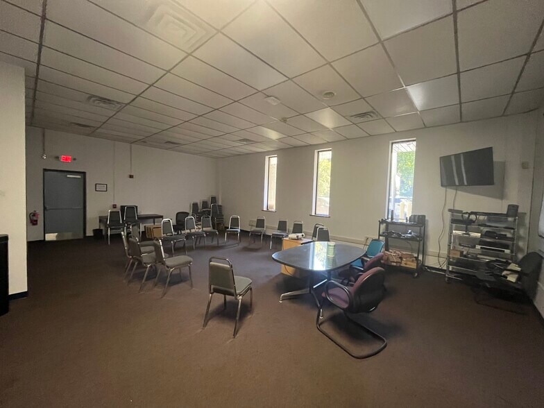 More Photos Of 120 Southmont Blvd, Johnstown Office For Sale