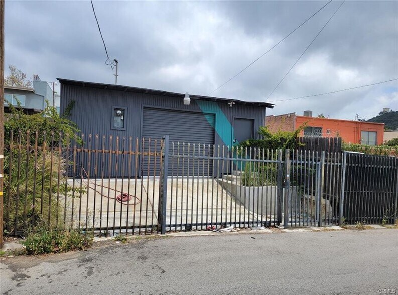 More Photos Of 9939 Commerce Ave, Tujunga Storefront For Lease