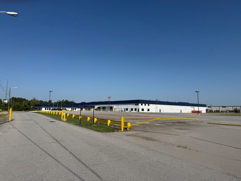 Primary Photo Of 801 Bill Jones Industrial Blvd, Springfield Manufacturing For Lease