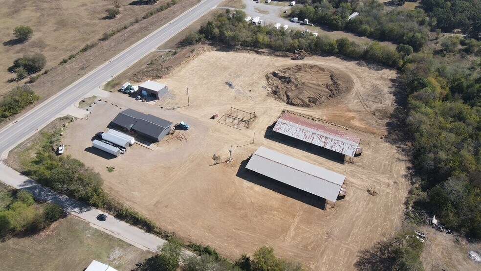 More Photos Of 828 E 13th, Atoka Warehouse For Lease