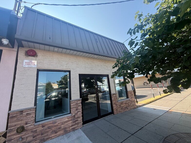 More Photos Of 161 Long Beach Rd, Island Park Medical For Lease