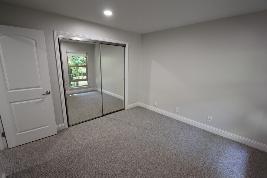 More Photos Of 1327 Montego, Walnut Creek Apartments For Sale