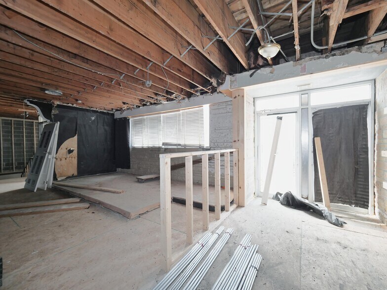 More Photos Of 5638 W Chicago Ave, Chicago Restaurant For Sale