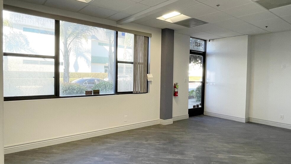 More Photos Of 3 offices, 3 warehouses: 1,200–4,876 SF, Lompoc Warehouse For Lease