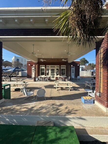 More Photos Of 410 E 37th St, Savannah Freestanding For Lease