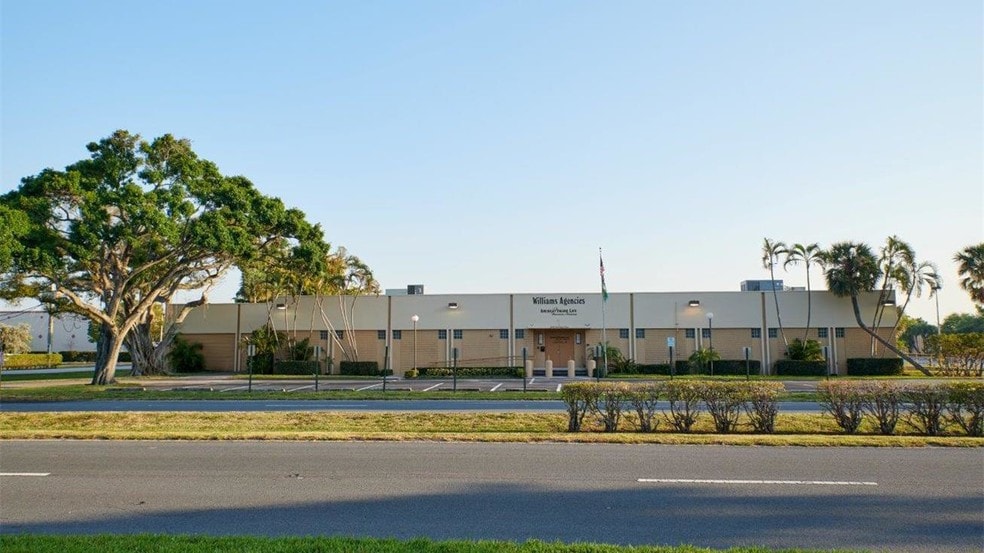 More Photos Of 2800 Gateway Dr, Pompano Beach Manufacturing For Lease