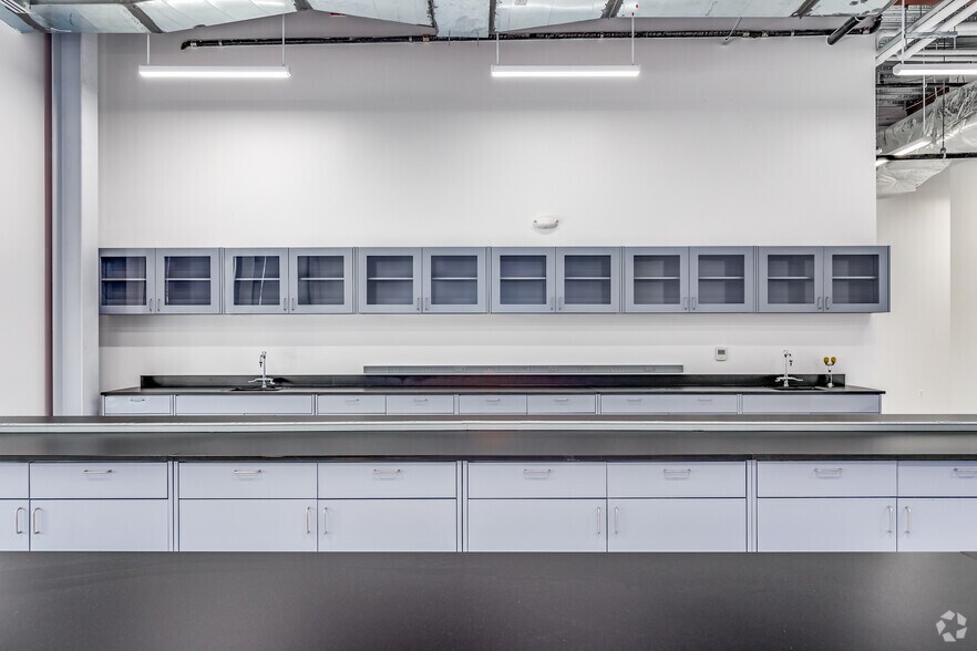 More Photos Of 12358 Parklawn Dr, North Bethesda Office For Lease