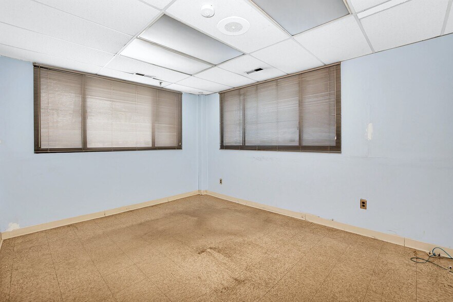More Photos Of 50 Snake Hill Rd, West Nyack Warehouse For Lease