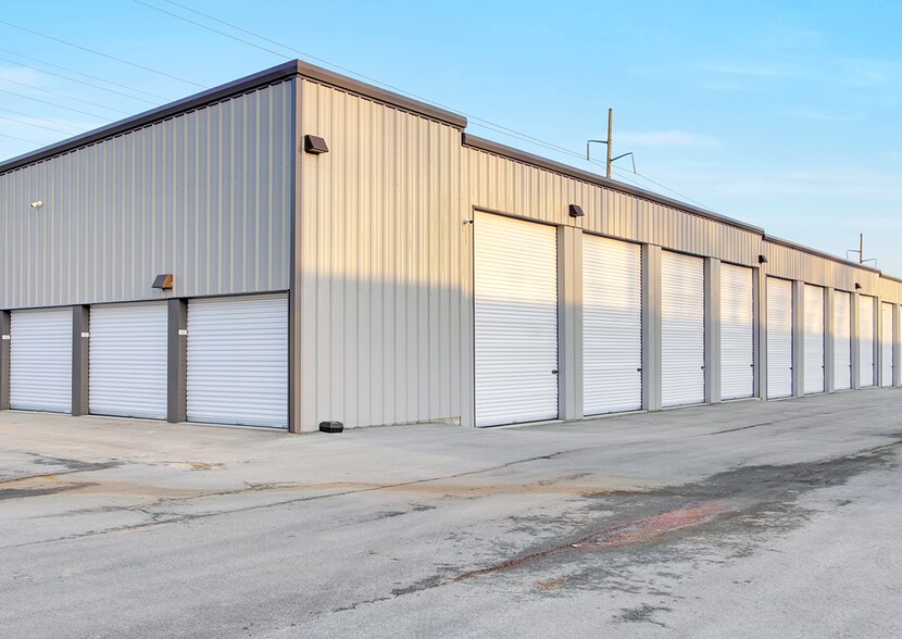 More Photos Of 7557 NW Cookingham Dr, Kansas City Self Storage For Sale