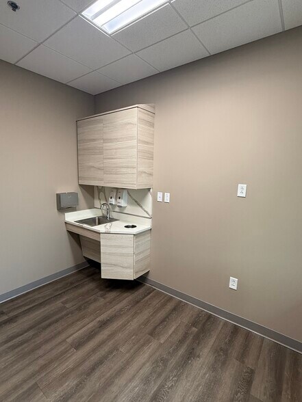 More Photos Of 5234 Little Rd, New Port Richey Medical For Lease
