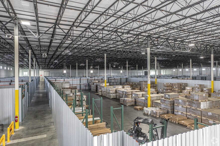More Photos Of 12510 W Airport Blvd, Sugar Land Distribution For Lease