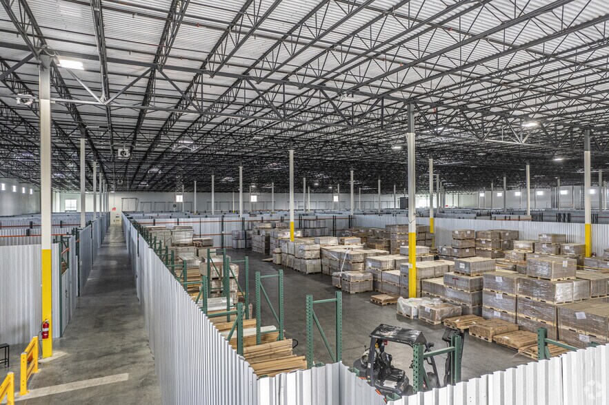 More Photos Of 12510 W Airport Blvd, Sugar Land Distribution For Lease