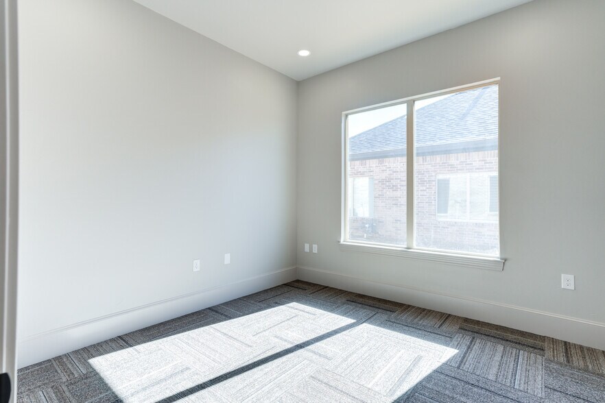 More Photos Of 1420 N Slide Rd, Lubbock Unknown For Lease