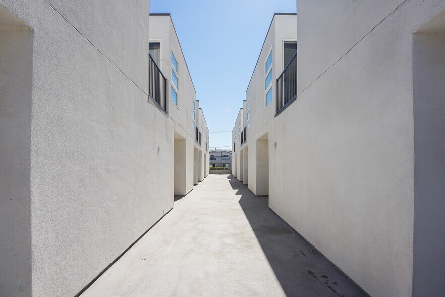 More Photos Of 8837 Burnet Ave, North Hills Apartments For Sale