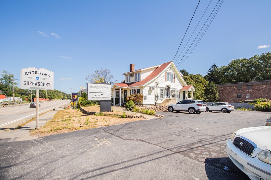 More Photos Of 636 Sunderland Rd, Worcester Freestanding For Lease