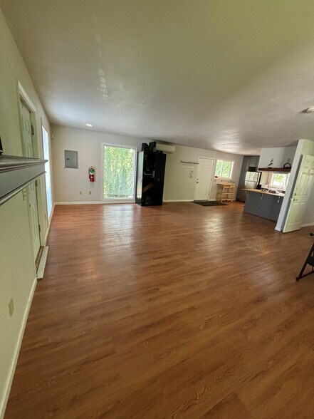 More Photos Of 15350 NE Sandy Blvd, Portland Office Residential For Sale
